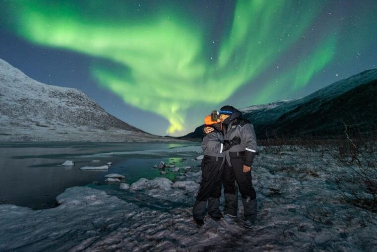 tromso-northern-lights-hunt-with-photos-and-hot-food