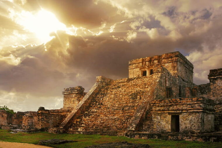 tulum-ruins-archaeological-zone-guided-walking-tour