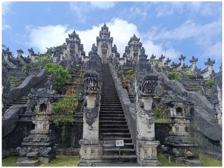 ubud-heaven-gate-lempuyang-water-palace-waterfall-tour
