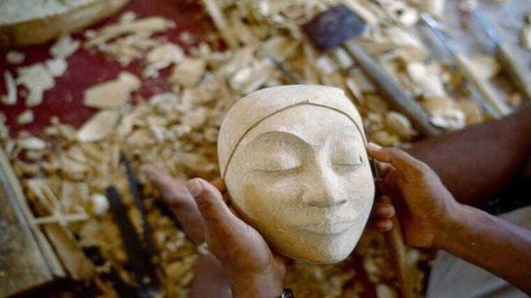 ubud-wood-carving-class-with-balinese-artisans