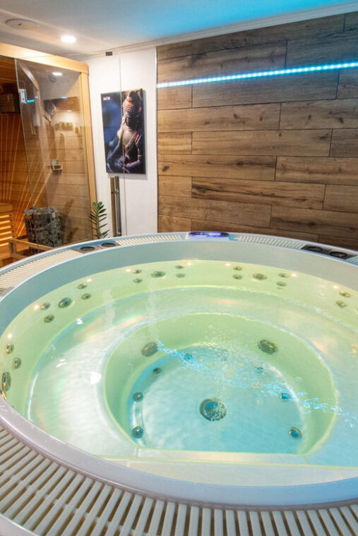 unique-private-spa-with-jacuzzi-and-sauna-in-prague