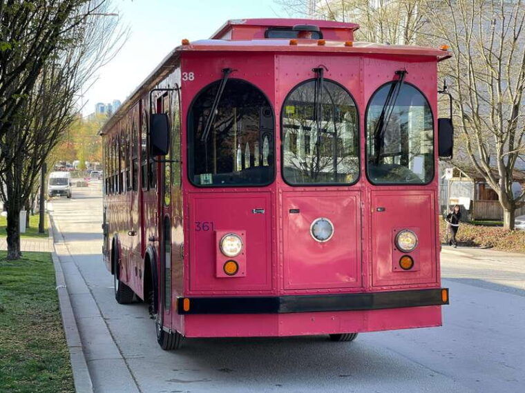 vancouver-city-granville-island-sightseeing-trolley-tour