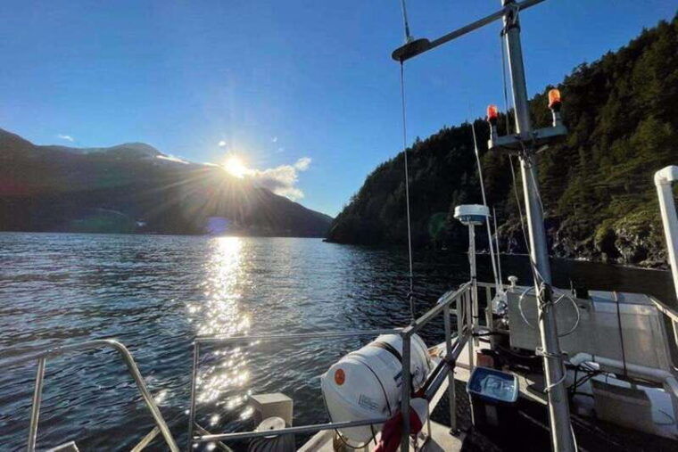 vancouver-sunset-boat-cruise-with-complementary-bubbly