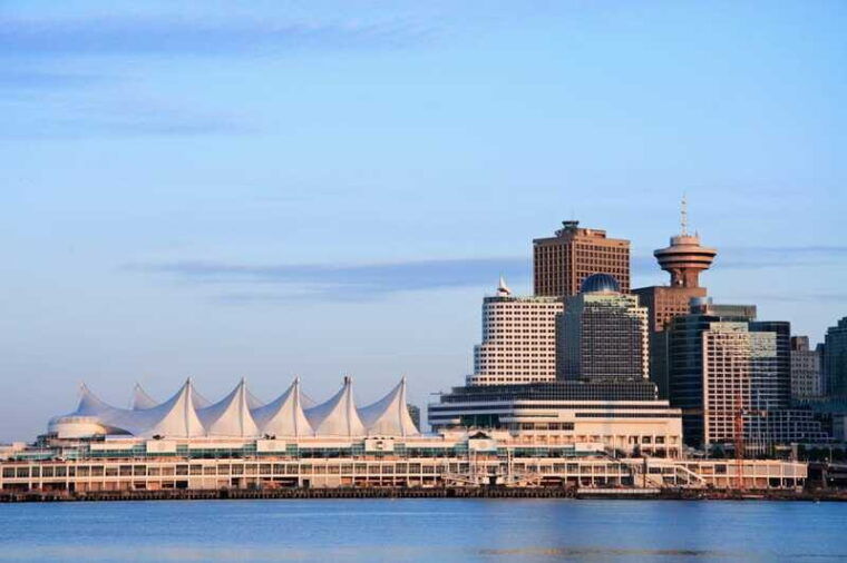 vancouvers-seaside-romance-a-coastal-city-walk