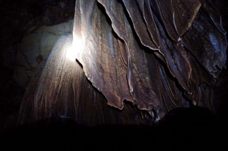 vang-vieng-zipline-cave-tube-trek-kayak-and-blue-lagoon