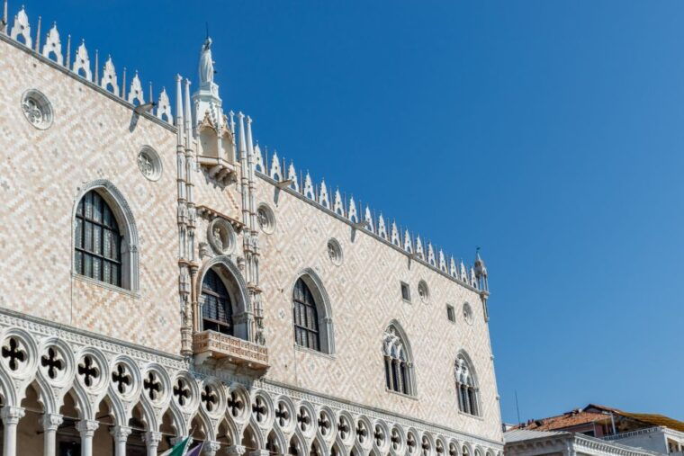 venice-doges-palace-st-marks-basilica-terrace-pala-doro
