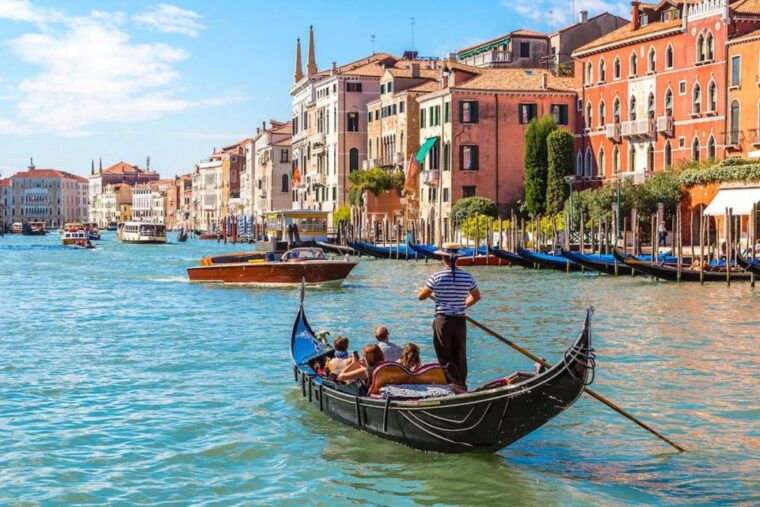 venice-gems-campo-santangelo-walk-gondola-ride