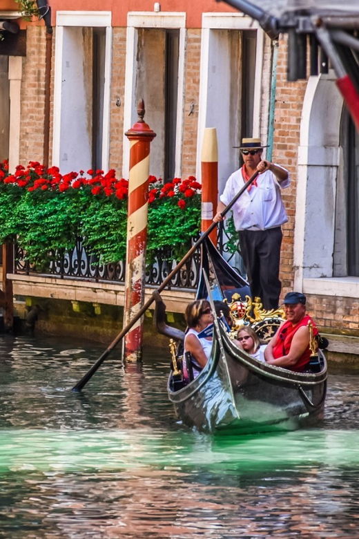 Venice: Private Grand Canal Gondola Ride From Rialto - The Charm of a Gondola Ride