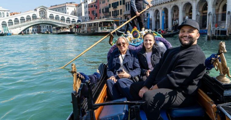 venice-st-marks-doges-palace-rialto-and-gondola-tour
