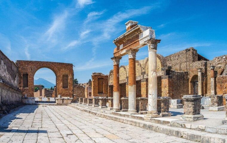 vesuvius-herculaneum-pompeii-excavations-tour