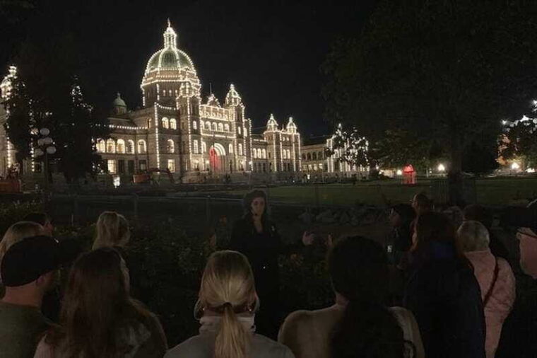 victoria-ghost-tour-of-old-town-and-bastion-square