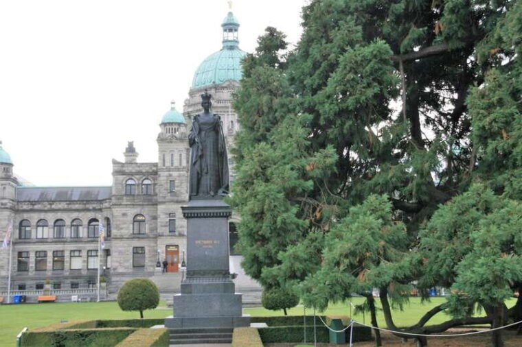 victoria-tips-based-city-highlights-walking-tour-2-5-hour