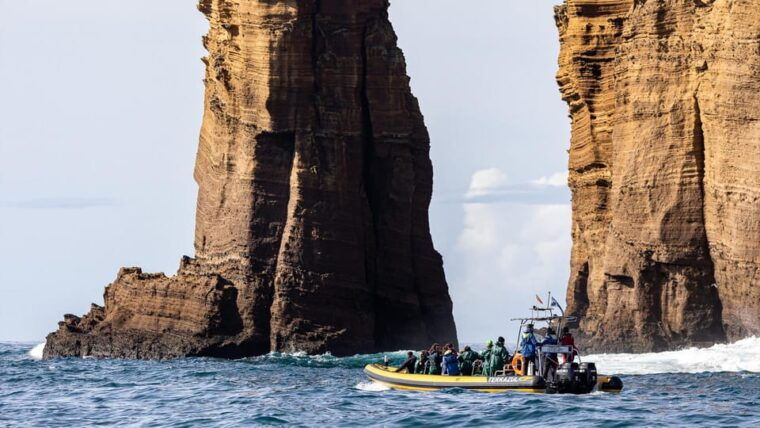 vila-franca-do-campo-around-the-islet-guided-boat-tour