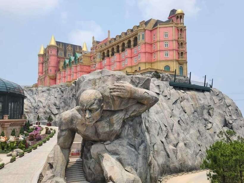 visit-ba-na-hills-golden-bridge-full-day-with-a-tour-guide