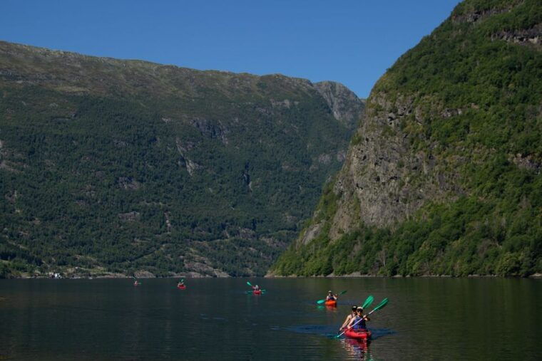 vossevangen-naeroyfjord-full-day-guided-kayaking-trip