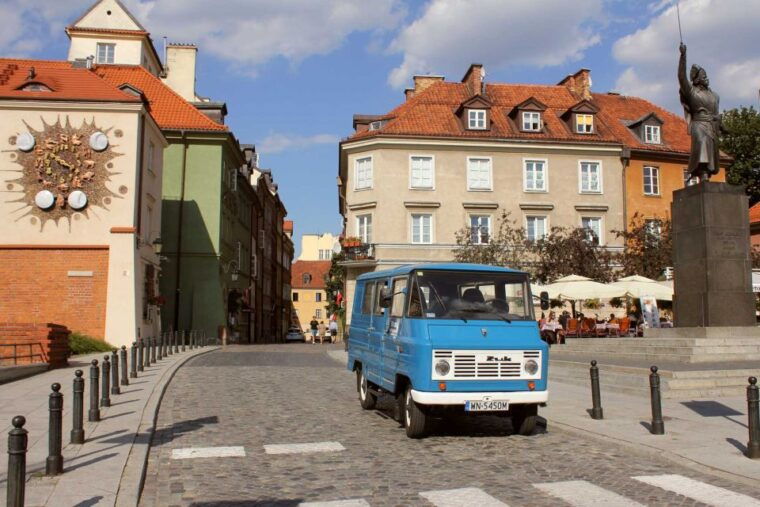 warsaw-classic-highlights-private-tour-by-vintage-car