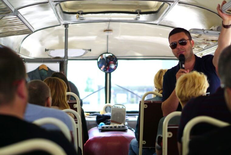 warsaw-highlights-guided-retro-bus-tour