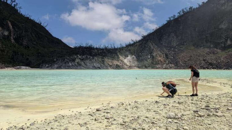 white-crater-rengganis-suspension-bridge-crater-tour
