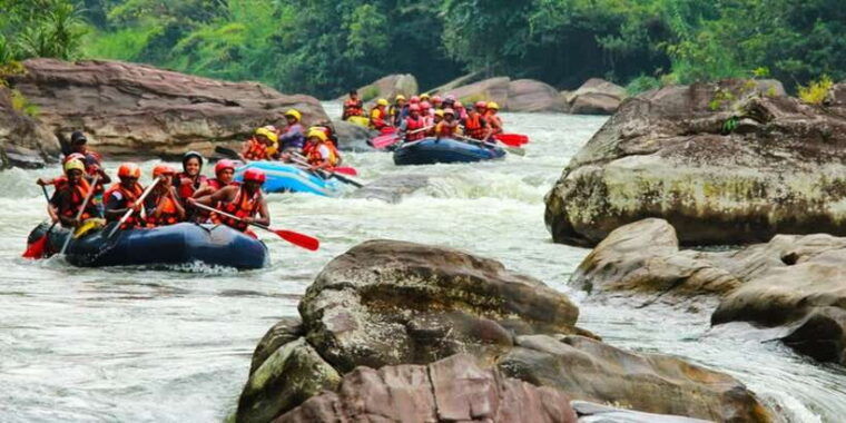 white-water-rafting-in-kitulgala