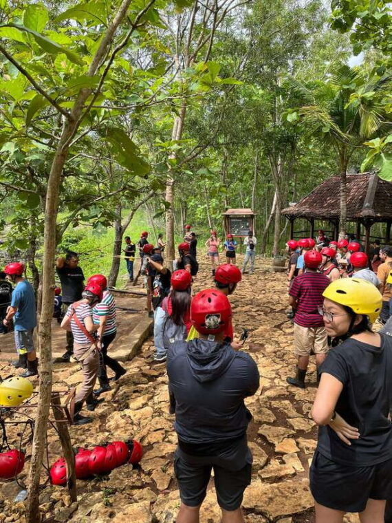 yogyakarta-jomblang-cave-pindul-tour-with-guide-and-lunch