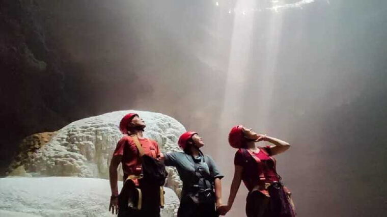 yogyakarta-mt-merapi-sunrise-jomblang-pindul-cave-tours