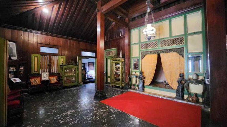 yogyakarta-pedal-through-history-cycling-tour-of-kotagede