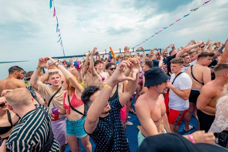 zrce-novalja-boat-party-booze-cruise