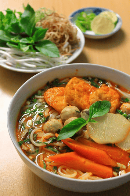 8-must-try-local-dishes-in-vietnam-with-local-guide