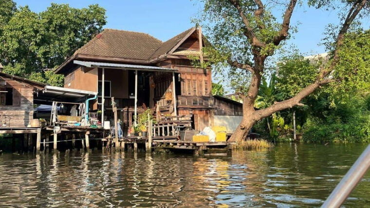 2-hours-private-bangkok-canal-boat-tour-by-long-tail-boat