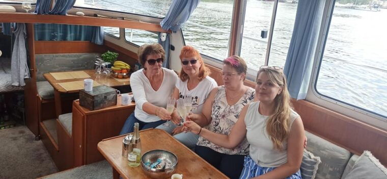 2-hours-private-harbor-and-castle-sightseeing-cruise