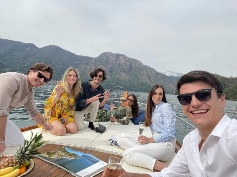 4-hours-private-boat-touron-como-lake-bellagio-wood-boat