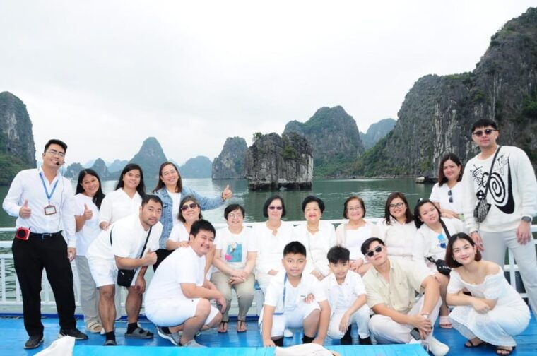 6-hours-ha-long-bay-group-toursung-sot-ti-top-kayaking