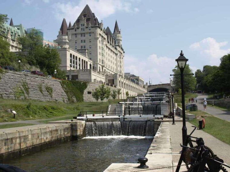 a-romantic-walking-tour-through-ottawa