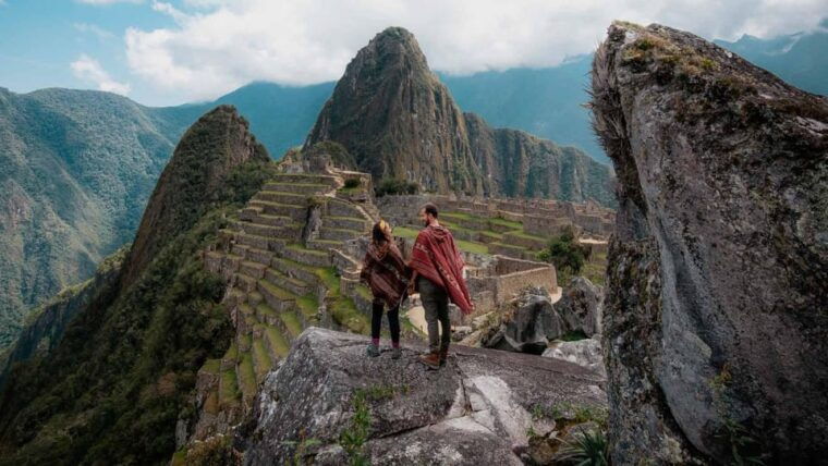 aguas-calientes-machu-picchu-guided-tour-hotel-transfers