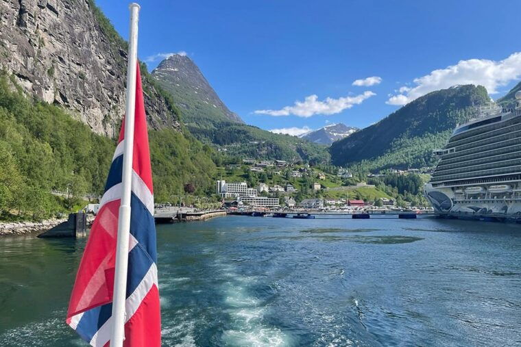 alesund-geiranger-alesund-fjord-tour-2-hours-in-geiranger