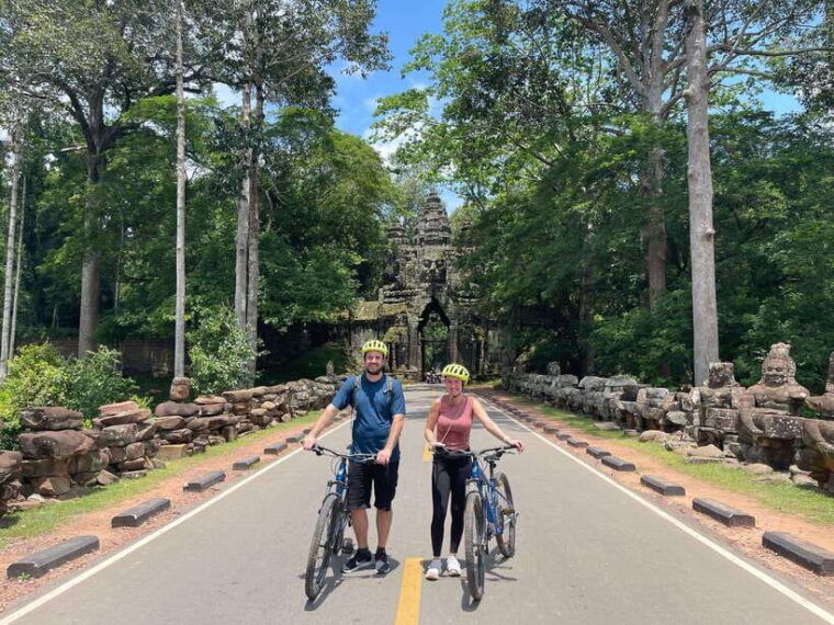 angkor-sunrise-expedition-cycling-through-serene-backroads
