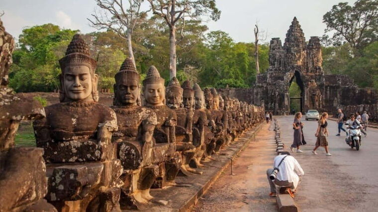 angkor-wat-small-tour-sunrise-with-private-tuk-tuk-2