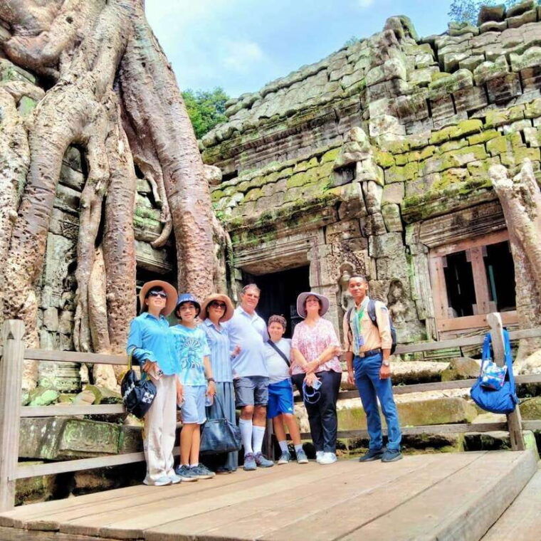 angkor-wat-sunrise-with-small-group
