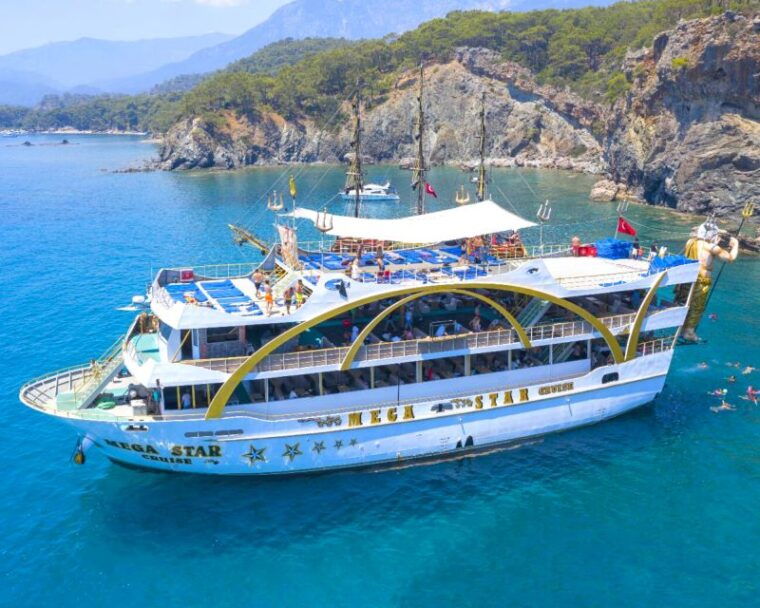 antalya-kemer-megastar-catamaran-cruise-with-foam-party