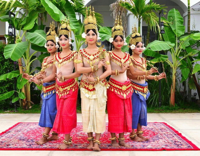 apsara-dance-show-with-dinner-by-tuk-tuk-roundtrip-transfer