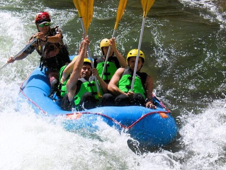 arequipa-canoeing-on-the-chili-river-adventure