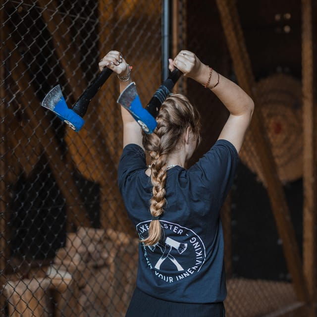 axe-throwing-craft-beer-experience-in-brussels