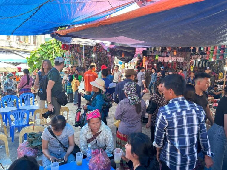bac-ha-sun-day-market-group-tour