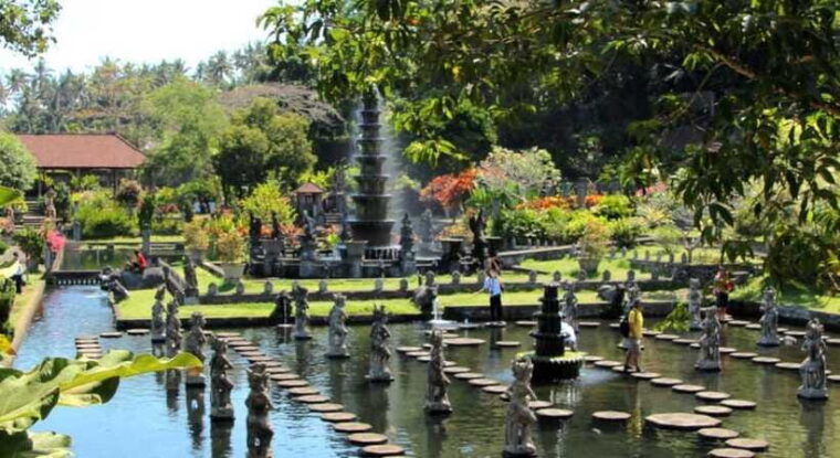 bali-lempuyang-temple-tirta-gangga-and-taman-ujung-tour-2