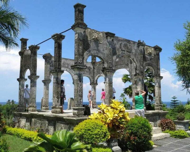 bali-lempuyang-temple-tirta-gangga-and-taman-ujung-tour-3