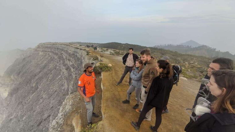 bali-or-banyuwangi-mount-ijen-blue-fire-hiking