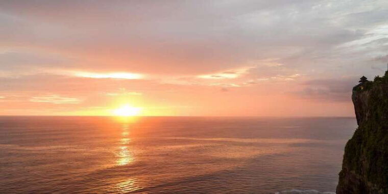 bali-sunset-uluwatu-temple-kecak-dance-and-jimbaran-bay