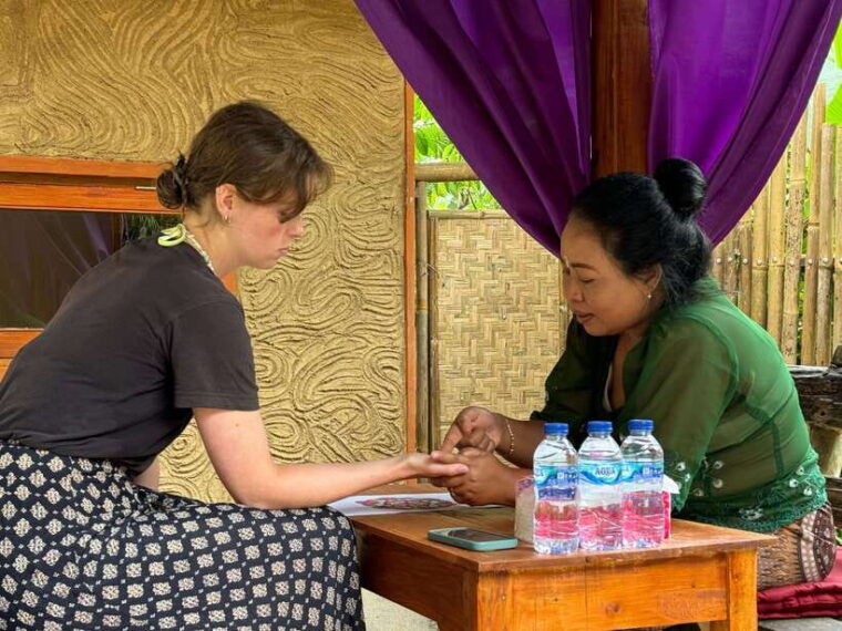bali-temple-visit-with-palm-reader-purification-ceremony