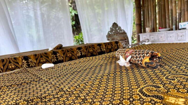 bali-traditional-prewedding-photoshoot-ubud-outdoor-massage