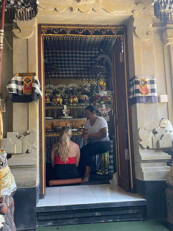 bali-traditional-shamanic-healing-and-water-purification